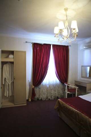 Гостиница Эль Греко Краснодар Улучшенный двухместный номер с 1 кроватью-2