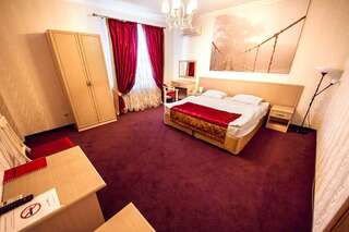 Гостиница Эль Греко Краснодар Улучшенный двухместный номер с 1 кроватью-1